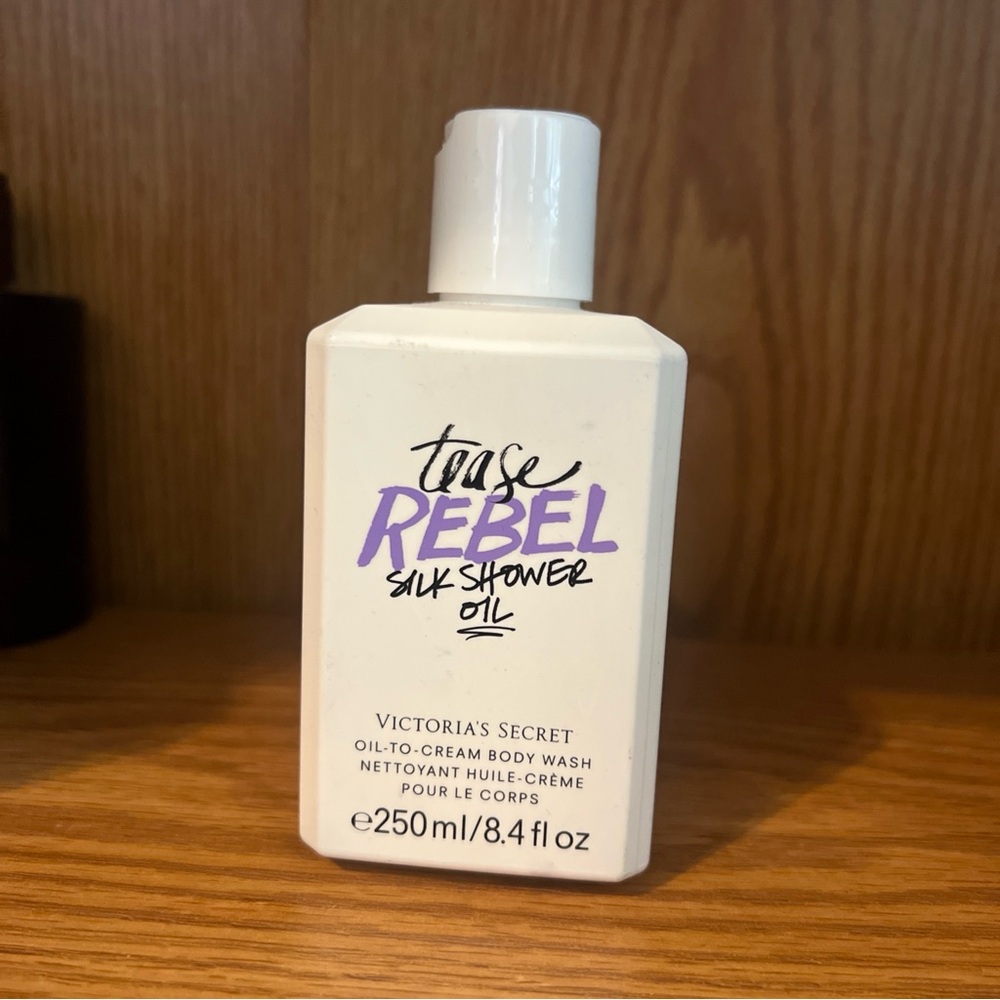 Victoria's Secret Tease Rebel Silk Shower Oil-To-Cream Body Wash 8.4 fl oz 250ml